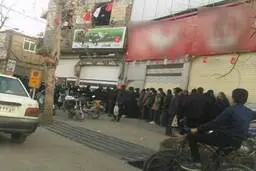 صف‌کشی برای خرید روغن، ثمره دولت بی تدبیر است+ عکس 