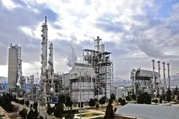 ۱۰۰ نماینده مجلس خواستار توقف خلع ید دولت از صنعت پتروشیمی شدند