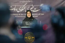 مهاجرانی: الان زمان آن نیست که درباره قیمت بنزین حرف بزنیم |بار روانی مکانیسم ماشه به مراتب از بار اقتصادی آن بیشتر است | دستگاه وزارت خارجه در زمینه مکانیزم ماشه فعال است، دستگاه رسانه هم باید تصویر واقعی را در این زمینه به مردم ارائه دهد