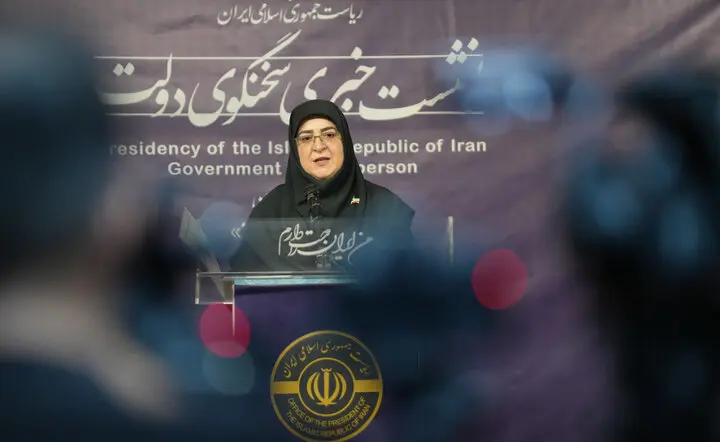 مهاجرانی: الان زمان آن نیست که درباره قیمت بنزین حرف بزنیم | توضیح سخنگوی دولت درباره گران شدن نان