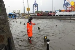 باران | جاری شدن سیل در خیابان‌های استانبول +تصاویر