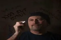 با مرد قالی‌شوی متواضعی آشنا شوید که به ۲۴ زبان حرف می‌زند!+ویدئو 