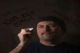 با مرد قالی‌شوی متواضعی آشنا شوید که به ۲۴ زبان حرف می‌زند!+ویدئو 