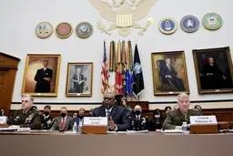 وزیر دفاع آمریکا: اگر در افغانستان می‌ماندیم، هدف حملات طالبان می‌شدیم