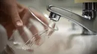 انتقاد کیهان از سازمان آب: عمدا فشار آب را کم می‌کند | تنها روش صرفه‌جویی را قراردادن یک آجر در فلاش ‌تانک دستشویی می‌داند