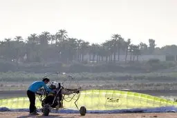 
پرواز پاراگلایدرها و پاراموتورها + تصاویر
