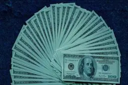 پیشتازی اسکناس ۱۰۰ دلاری در جهان