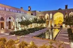 امیدرضا کاظمی ویدئویی در مورد احیا خانه عامری های کاشان منتشر کرد 