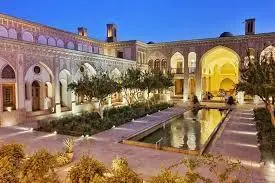 امیدرضا کاظمی ویدئویی در مورد احیا خانه عامری های کاشان منتشر کرد 