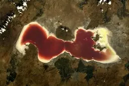 کاهش مساحت دریاچه ارومیه از ۱۵۰۰ به ۵۳۰ کیلومتر مربع در یک سال اخیر | تنها یک پنجم از دریاچه باقی مانده