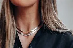 تا الان شده بخوای ۲ تا گردنبند رو با هم بندازی ولی ندونی چطوری؟ این ترفند بهت یاد میده چه جوری این کار رو بکنی+ ویدئو