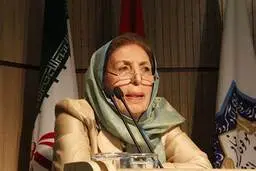 بغض و اندوه ژاله آموزگار در سپنج: "جوانان ما، گنج‌های بی‌بدیل ما"