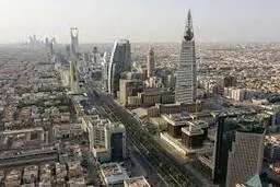  قماربازی زن‌ها ی باحجاب با مردها در عربستان + عکس