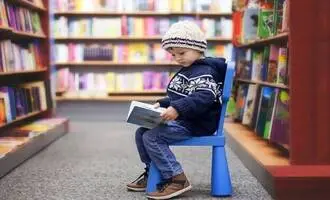 داشتن کتاب در خانه چگونه آینده کودکان را تغییر می‌دهد؟ | قدرت کتاب