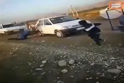 لحظه سقوط پاراموتور‌سوار در بهبهان خوزستان و برخورد با پراید‌ + ویدئو