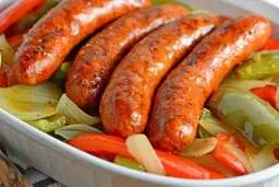 دیگه به هیچ عنوان سوسیس‌های ناسالم بیرون رو نخور، بیا اینجا خودت خوشمزه ترین سوسیس خونگی مقوی رو درست کن! | طرز تهیه سوسیس سالم در خانه +ویدئو