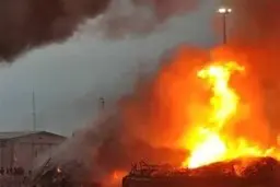  خسارت ۳۰۰ میلیارد تومانی آتش‌سوزی در بندر گناوه