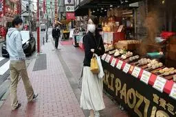 جنجال سخنان شهردار ژاپنی: زنان موقع خرید خیلی طول می دهند 