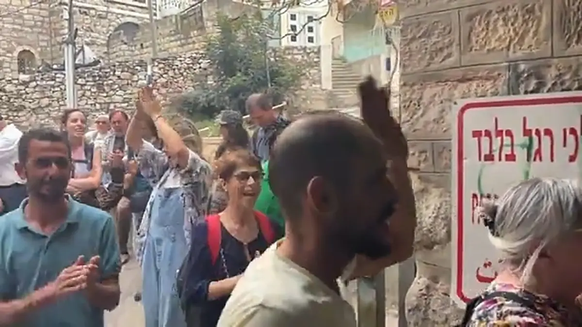 خواندن ترانه «بلا چاو» توسط گردشگران ایتالیایی در الخلیل در اعتراض به ممنوعیت ورود به این شهر+ویدئو
