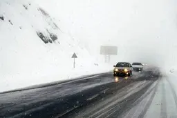 
پلیس راه  |  تردد در جاده های چالوس و هراز فقط با زنجیر چرخ ممکن است
