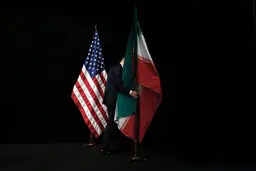 آنهایی که برجام را خیانت نامیدند ؛چگونه می‌توانند برای حفظ آن پای میز مذاکره بنشینند؟
