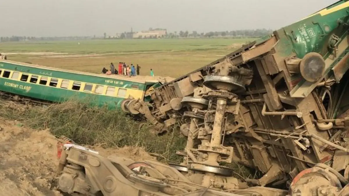 در پی برخورد دو قطار در پاکستان ۳۰ کشته برجای گذاشت