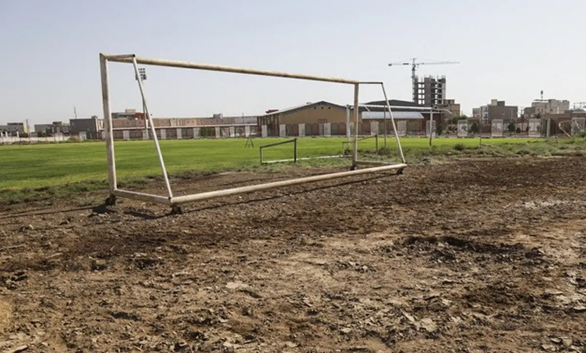 برق  |   به دلیل بدهی برق ورزشگاه خرمشهر  قطع شد 