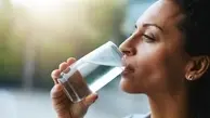 هرگز ایستاده آب ننوشید | در این حالت آب نوشیدن شما را نابود می‌کند