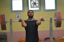 یک‌جفت کفش، حق‌الزحمه برای دو سال وزنه‌زدن در لیگ!
