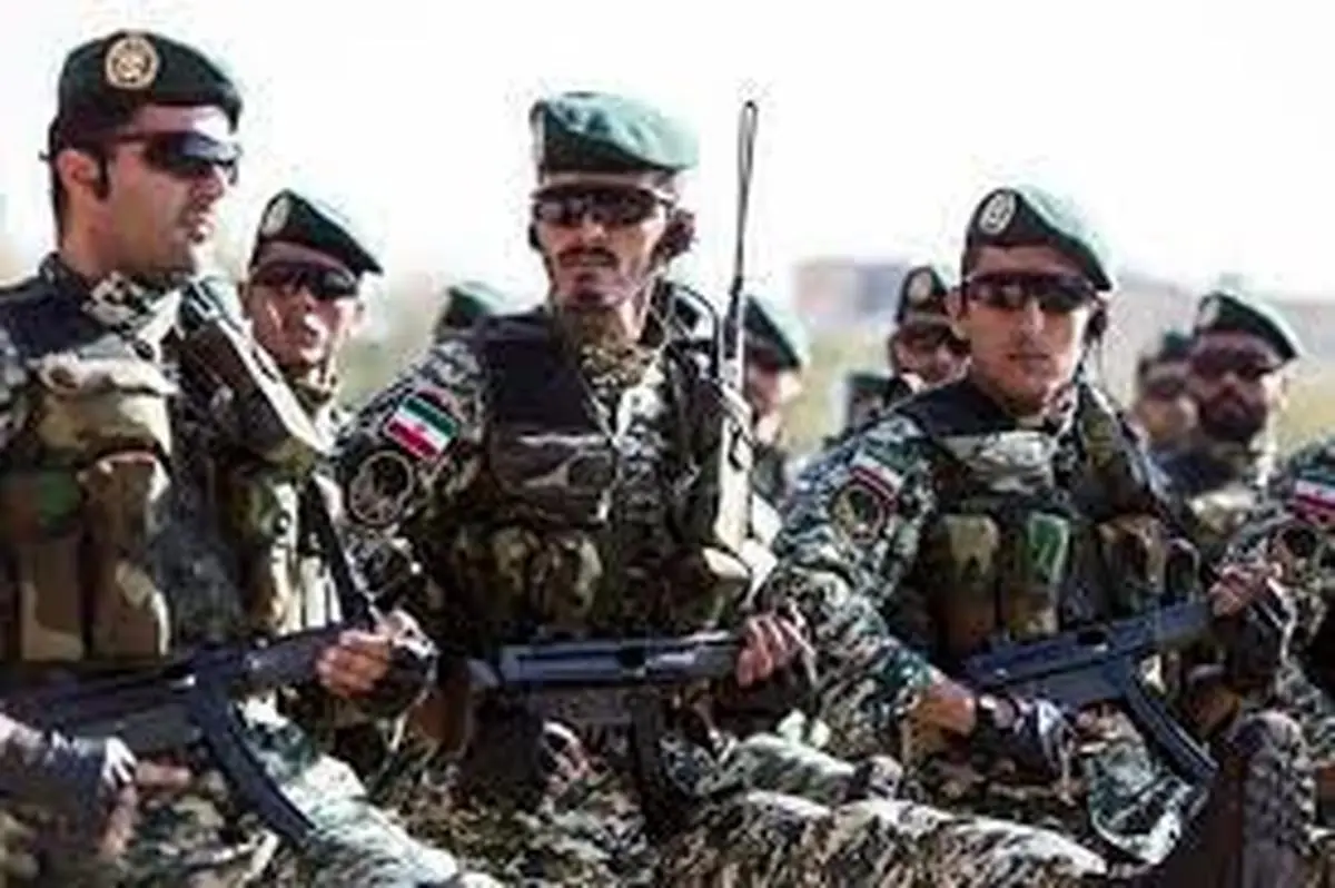 ارتش: با فرماندهی رهبر انقلاب در خط مقدم دفاع از ملت ایستادهایم