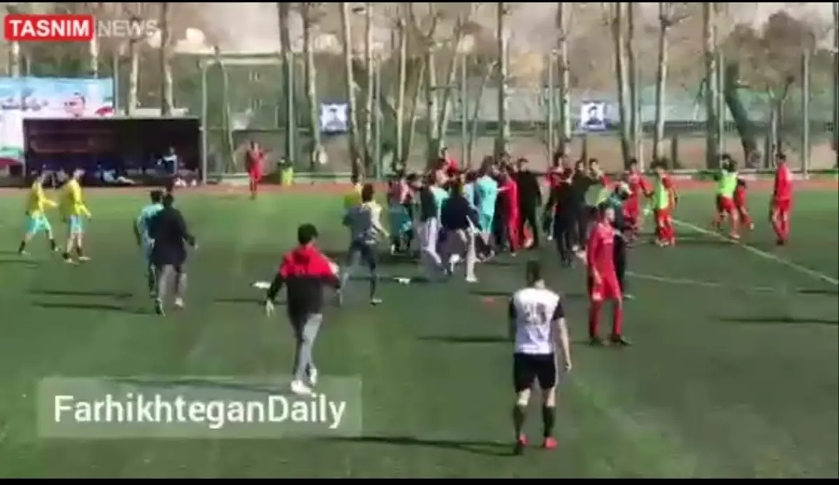 کتک‌کاری و چاقوکشی در مسابقات رده امید فوتبال + ویدئو
