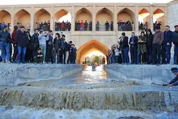 نبض زندگی در دیار نصف جهان تپید | آب رودخانه زاینده رود به اصفهان رسید