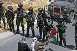 درگیری هواداران تیم مکابی تل آویو با حامیان فلسطین در هلند | صحنه‌های خشونت‌آمیز در حاشیه مسابقه فوتبال | به رودخانه انداختن صهیونیست‌ها +ویدئو