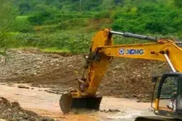 توضیحات راننده جنجالی بیل مکانیکی راهداری گیلان | قضاوت‌کنندگان را بخشیدم!+ویدئو