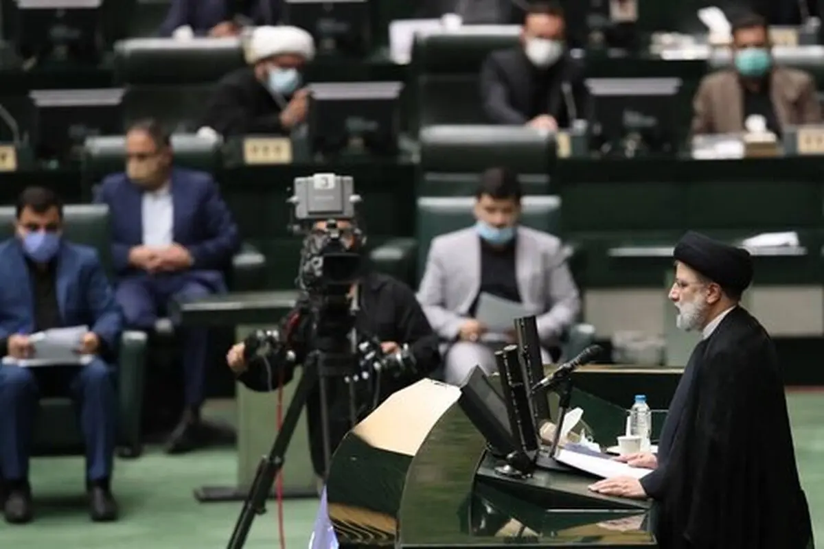 پاسخ ابراهیم رئیسی به سوالات نمایندگان مخالف درباره لیست اموالش، صندوق بازنشستگی، نظام بانکی و عدم حضور زنان در کابینه