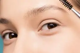 چگونه در خانه ژل ابرو درست کنیم؟ | روشی آسان برای تقویت مو ابرو