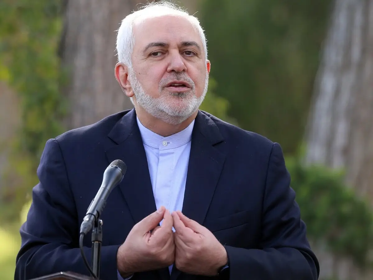 
ظریف: پس از ۸ سال ناسزا شنیدن، خون دل خوردن و دم برنیاوردن بر سر اتهاماتی ناروا، در آستانه واگذاری مسئولیت هستم