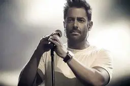 آهنگ جدید محمدرضا گلزار منتشر شد| محمد رضا گلزار آهنگ جدید "میشه برگردی" را خواند