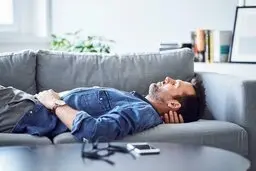 کمبود خواب و عواقب جبران ناپذیر آن! | کم خوابی چه تاثیراتی بر بدن دارد؟