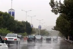 
بارش باران در جاده های ۲ استان