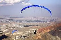  سقوط پاراگلایدر در ارتفاعات بندرگز+عکس