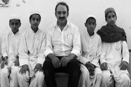 شبی در چابهار، من و کفش‌های نیمدارم | خاطره‌ای از ابوالفضل جلیلی 