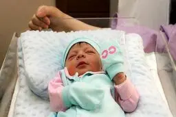 هدیه رهبر انقلاب به خانواده دارای فرزند سه قلو + عکس
