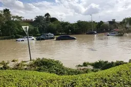 دبی را آب برد! | سیل گسترده در دبی + ویدئو