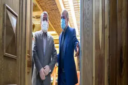 تصویری تامل برانگیز از دو وزیر  فعلی و پیشین کشور 