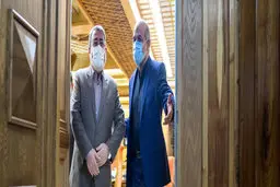 تصویری تامل برانگیز از دو وزیر  فعلی و پیشین کشور 