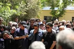 لیلا حاتمی با وساطت خود، از بروز تنش بیشتر در مراسم ختم مادرش جلوگیری کرد