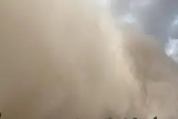 کاهش ساعت کار ادارات منطقه سیستان در پی طوفان