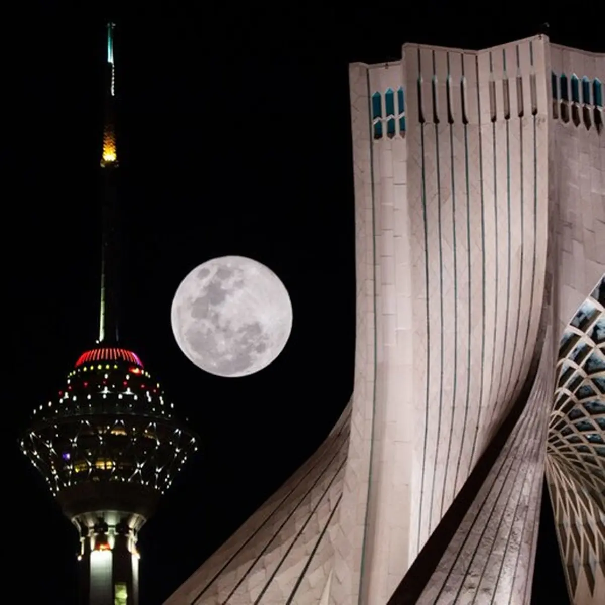  آیااین ماه زیبا دلیل زلزله دیشب تهران بود؟