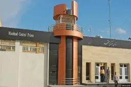 یک گردشگر فرانسوی از «۹ ماه پیش در ایران بازداشت است و به وکیل دسترسی ندارد»